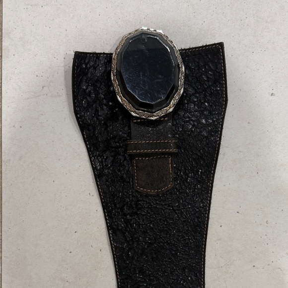 Italian leather and lucite belt - Picture 3 of 6